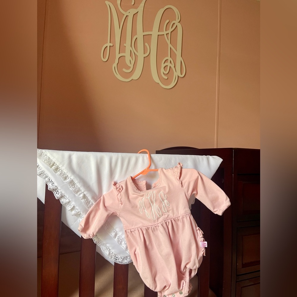 “mHa” monogram Ruffle Butts bubble - Picture 3 of 5